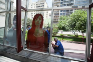 Trabalho de Alex Flemming realizado na fachada da Biblioteca Mário de Andrade, em SP (Foto: Henrique Luz)